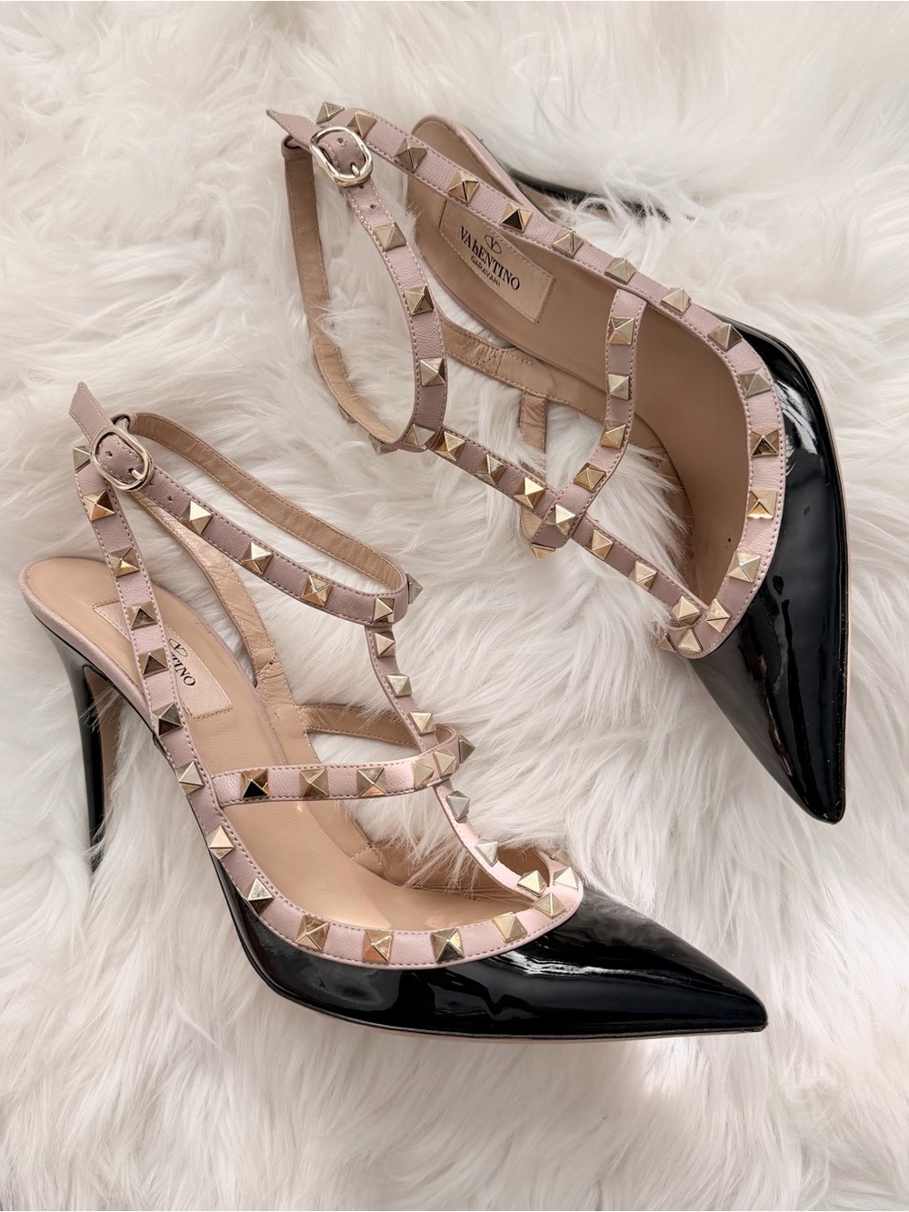 Valentino Garavani Rockstud 100mm Patent T-Strap Heels - Picture 8 of 10